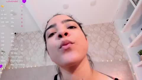 Kamila Betancourt online show from March 5, 2026, 1:40 pm