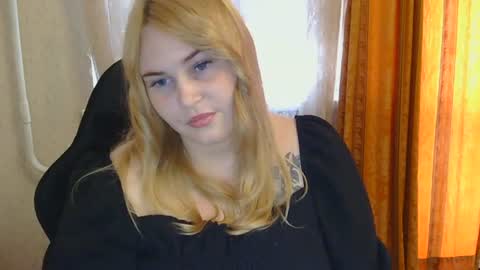 Snapshot of kamilablonde chatting on July 28, 2026, 11:39 am KamilaBlonde online show from July 28, 2026, 11:39 am