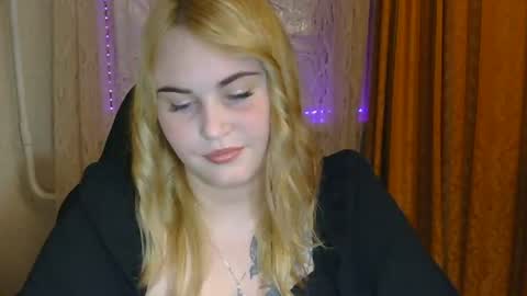 Snapshot of kamilablonde chatting on July 28, 2026, 6:07 pm KamilaBlonde online show from July 28, 2026, 6:07 pm