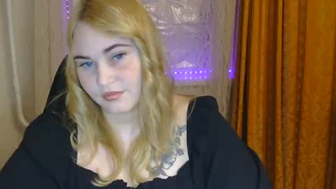 Snapshot of kamilablonde chatting on July 28, 2026, 6:20 pm KamilaBlonde online show from July 28, 2026, 6:20 pm