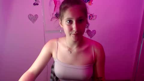 Snapshot of kamilla_love_ chatting on September 9, 2025, 1:32 pm kamilla_love_ online show from September 9, 2025, 1:32 pm