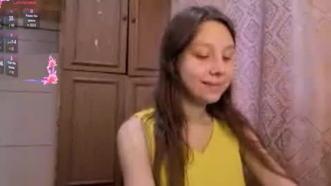 Mari  Simmons online show from November 25, 2025, 8:47 am