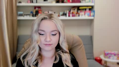 Snapshot of kara_smith_ chatting on May 6, 2026, 11:43 pm Kara. Off from 15th till 24th of December online show from May 6, 2026, 11:43 pm