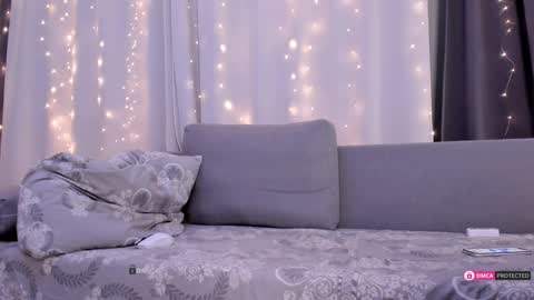 Snapshot of karamelsw chatting on January 19, 2025, 1:43 am Julia online show from January 19, 2025, 1:43 am