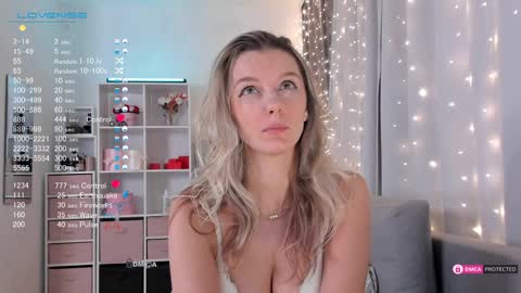 Snapshot of karamelsw chatting on January 22, 2025, 1:10 am Julia online show from January 22, 2025, 1:10 am