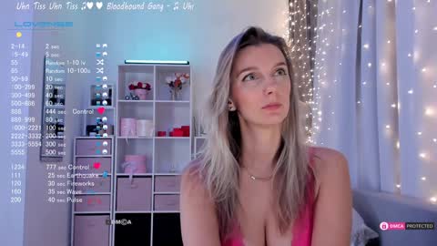 Snapshot of karamelsw chatting on January 31, 2025, 8:43 pm Julia online show from January 31, 2025, 8:43 pm