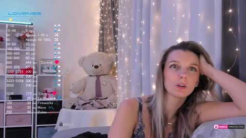 Snapshot of karamelsw chatting on February 7, 2025, 12:09 am Julia online show from February 7, 2025, 12:09 am