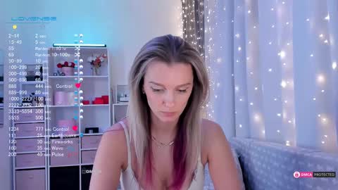 Snapshot of karamelsw chatting on February 10, 2025, 9:04 pm Julia online show from February 10, 2025, 9:04 pm