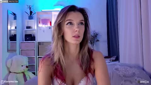 Snapshot of karamelsw chatting on October 28, 2025, 10:12 pm Julia online show from October 28, 2025, 10:12 pm