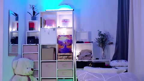 Snapshot of karamelsw chatting on November 17, 2025, 2:06 am Julia online show from November 17, 2025, 2:06 am