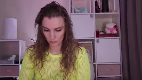 Julia online show from March 25, 2026, 8:04 pm