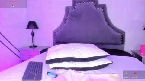 Karely online show from April 10, 2026, 4:44 pm