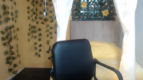 karen_885 online show from December 19, 2025, 2:13 pm