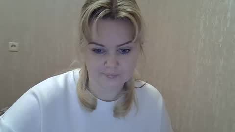 karennelsonx online show from February 2, 2025, 7:14 pm