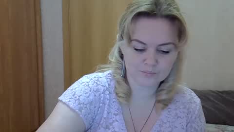 karennelsonx online show from March 10, 2025, 12:26 pm