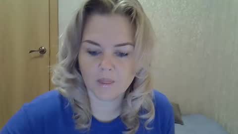 karennelsonx online show from September 28, 2025, 9:03 am