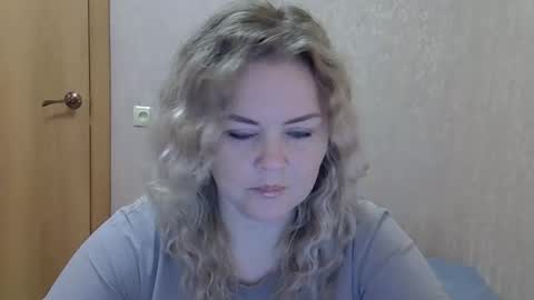 karennelsonx online show from December 1, 2025, 11:15 am