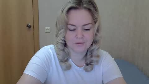 Snapshot of karennelsonx chatting on April 18, 2026, 8:29 am karennelsonx online show from April 18, 2026, 8:29 am