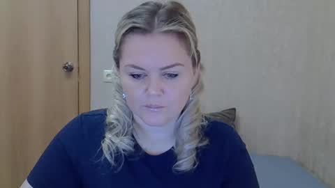 Snapshot of karennelsonx chatting on May 13, 2026, 10:12 am karennelsonx online show from May 13, 2026, 10:12 am