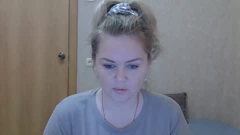 Snapshot of karennelsonx chatting on May 18, 2026, 12:00 pm karennelsonx online show from May 18, 2026, 12:00 pm