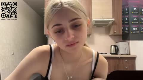 Snapshot of karensimilton chatting on June 7, 2026, 3:05 pm May online show from June 7, 2026, 3:05 pm