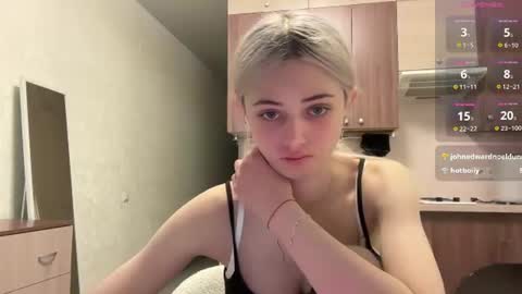 Snapshot of karensimilton chatting on July 9, 2026, 3:49 pm May online show from July 9, 2026, 3:49 pm