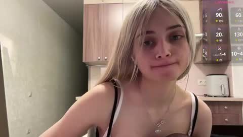 Snapshot of karensimilton chatting on July 14, 2026, 4:13 pm May online show from July 14, 2026, 4:13 pm