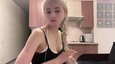 Snapshot of karensimilton chatting on July 19, 2026, 3:16 pm May online show from July 19, 2026, 3:16 pm