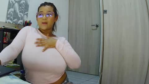 Snapshot of karihotson chatting on February 27, 2026, 3:39 am kari online show from February 27, 2026, 3:39 am