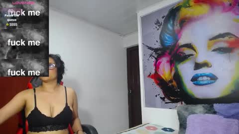Snapshot of karime_sexygirl chatting on January 24, 2025, 7:39 pm Karime online show from January 24, 2025, 7:39 pm