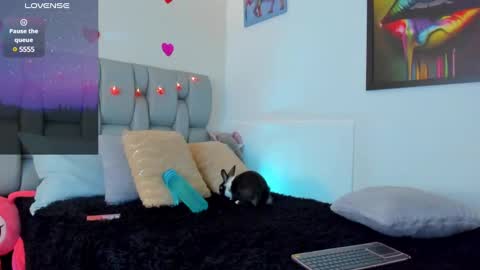 Karin    online show from March 11, 2025, 7:04 am