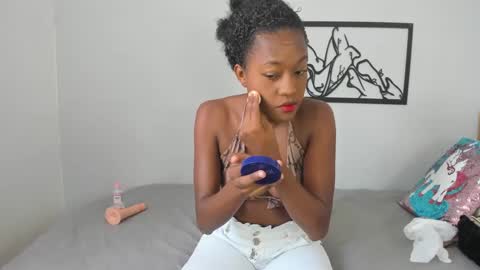 karina_lopez7 online show from October 7, 2025, 2:47 pm