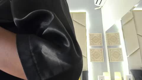 karinaacox online show from July 28, 2026, 12:01 pm