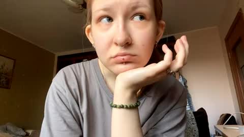 Karina online show from April 15, 2026, 8:21 am