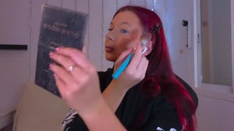 Snapshot of karinchik_ chatting on December 21, 2024, 9:47 pm Karina online show from December 21, 2024, 9:47 pm