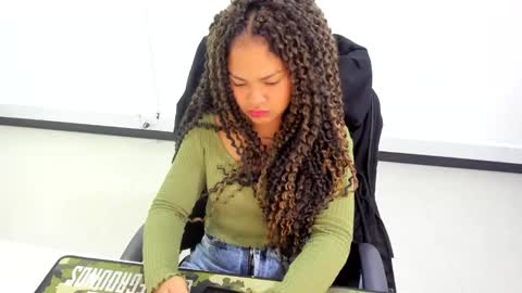 karla_cg online show from February 27, 2025, 7:15 pm