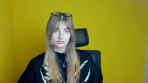 Karla online show from September 17, 2025, 11:12 am