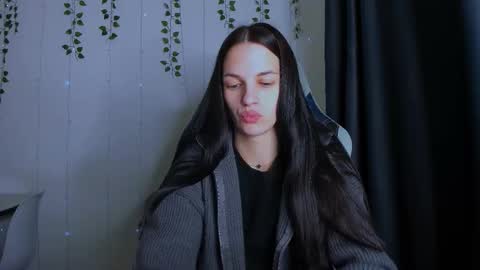 Snapshot of karla_lim chatting on October 7, 2025, 4:37 pm karla_lim online show from October 7, 2025, 4:37 pm