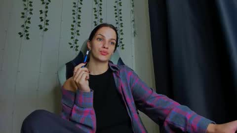 Snapshot of karla_lim chatting on November 11, 2025, 7:25 pm karla_lim online show from November 11, 2025, 7:25 pm