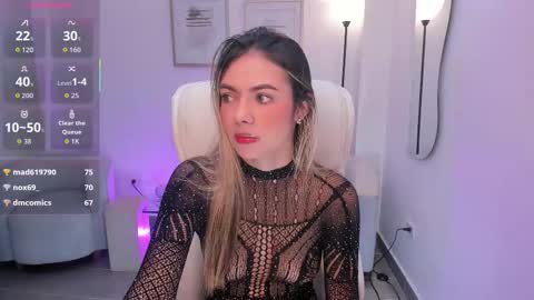 karliie kloss   online show from September 21, 2025, 7:04 pm