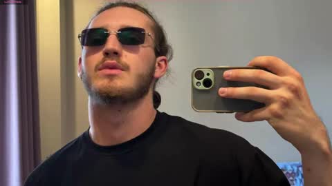 Snapshot of karlos_murphy chatting on April 26, 2026, 4:10 am Karlos and Louis online show from April 26, 2026, 4:10 am