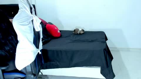 Snapshot of karly_shiine_ chatting on June 9, 2026, 12:11 am karly. online show from June 9, 2026, 12:11 am