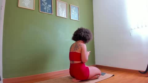 Karlye online show from April 13, 2026, 4:01 pm