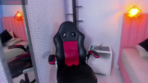 karolagrey online show from April 16, 2026, 12:50 pm