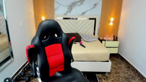 Karol and Luna online show from May 14, 2026, 7:42 pm