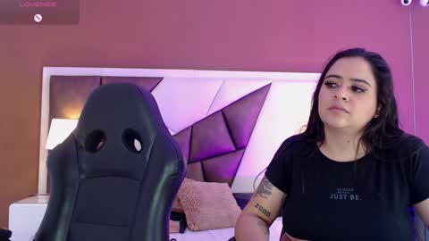 Snapshot of karolandmichel chatting on December 19, 2024, 3:41 pm Karol and Michel online show from December 19, 2024, 3:41 pm