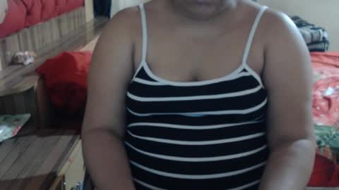 karolbb21 online show from April 3, 2026, 11:14 pm