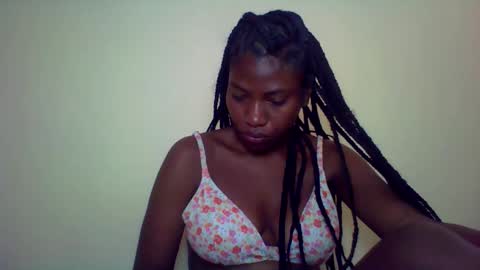 karoliee online show from May 4, 2026, 6:42 am