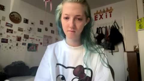 Snapshot of karolinablue chatting on July 25, 2026, 9:40 am Karoline here online show from July 25, 2026, 9:40 am