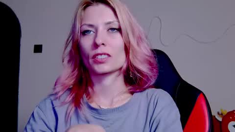 Snapshot of karoline121 chatting on November 27, 2025, 6:21 pm karoline121 online show from November 27, 2025, 6:21 pm